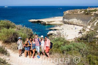 Estudiantes de inglés visitando St Peter's Pool, Malta