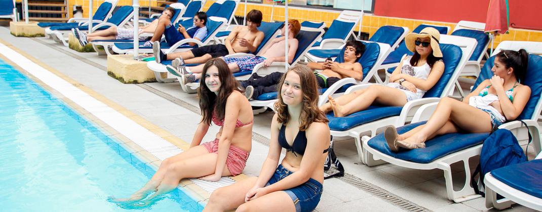 Piscina exterior de la escuela