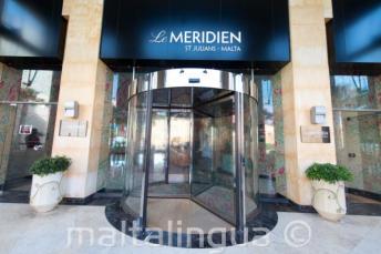 Entrada del Hotel Meridien en St Julians