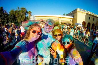 Holi fiesta de color en St Julian's