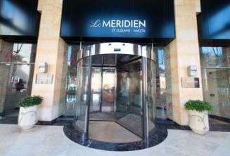 Entrada del Hotel Meridien en St Julians