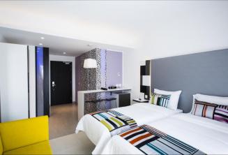 Dormitorio moderno en el Hotel Valentina, Malta