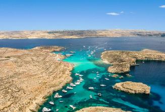 Foto aérea de la Lagunan Azul, Comino, Malta