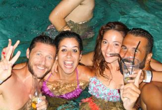 Fiesta en la piscina de nuestra escuela de inglés